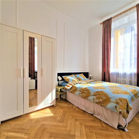 J&W Apartments Swietojanska Rooms วอร์ซอ ภายนอก รูปภาพ