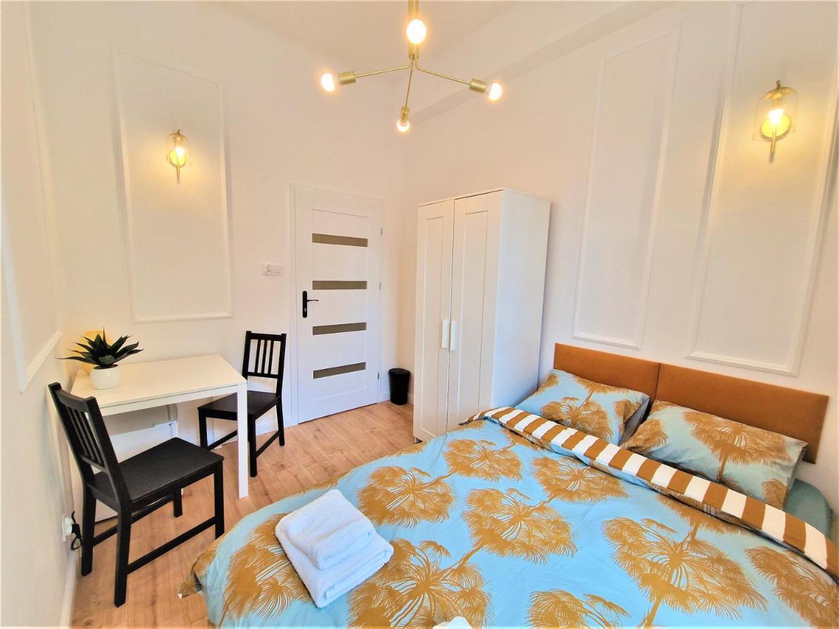 J&W Apartments Swietojanska Rooms วอร์ซอ ภายนอก รูปภาพ