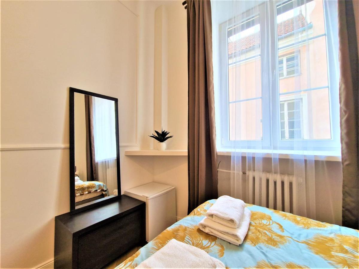 J&W Apartments Swietojanska Rooms วอร์ซอ ภายนอก รูปภาพ
