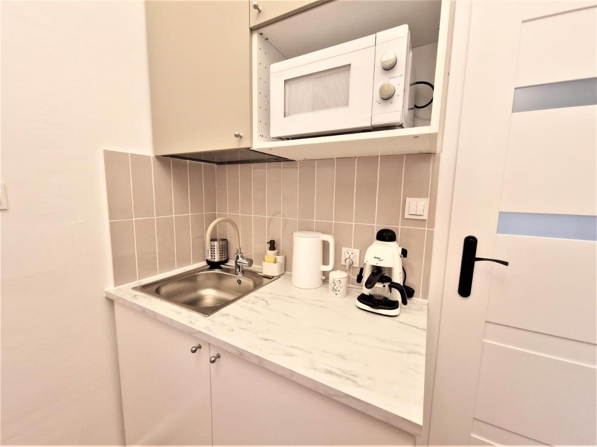 J&W Apartments Swietojanska Rooms วอร์ซอ ภายนอก รูปภาพ