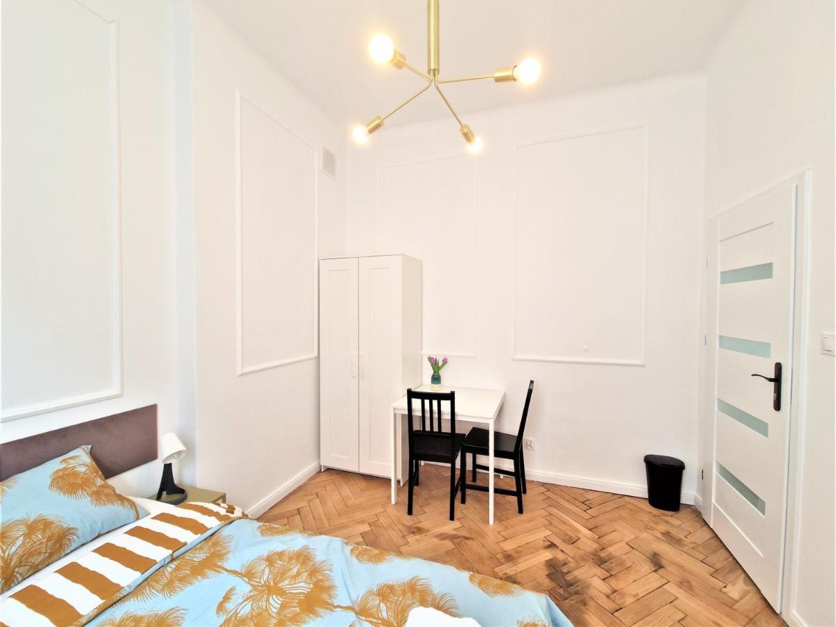 J&W Apartments Swietojanska Rooms วอร์ซอ ภายนอก รูปภาพ