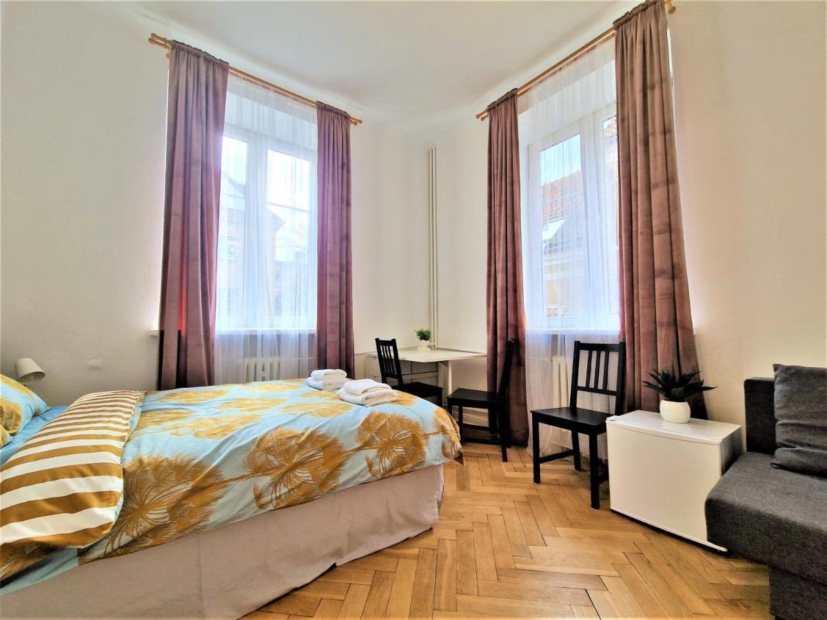J&W Apartments Swietojanska Rooms วอร์ซอ ภายนอก รูปภาพ