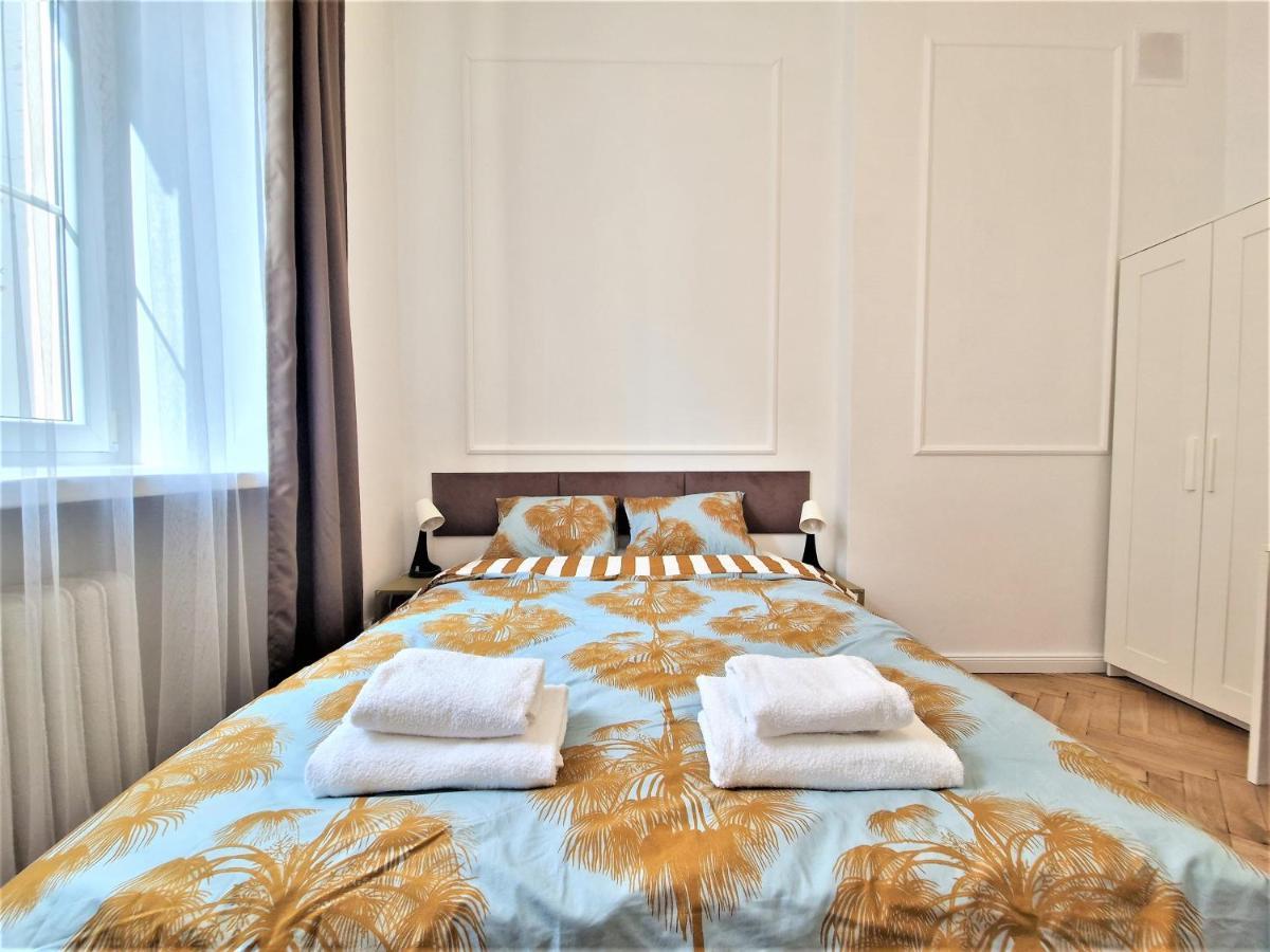 J&W Apartments Swietojanska Rooms วอร์ซอ ภายนอก รูปภาพ