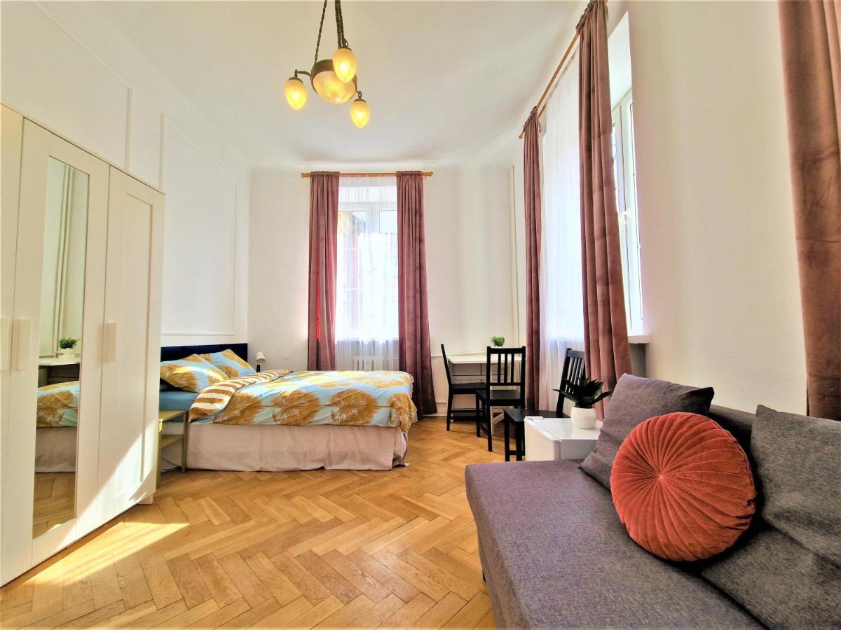 J&W Apartments Swietojanska Rooms วอร์ซอ ภายนอก รูปภาพ