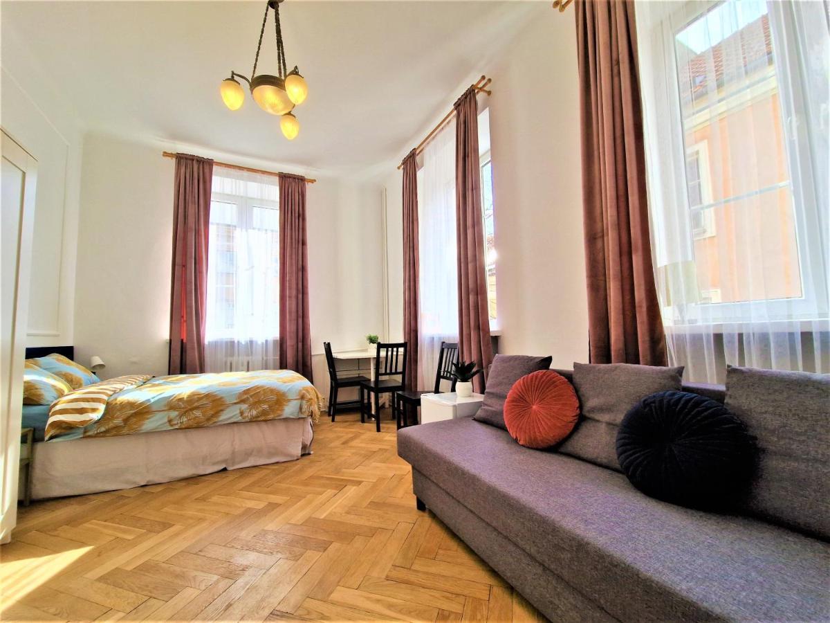 J&W Apartments Swietojanska Rooms วอร์ซอ ภายนอก รูปภาพ
