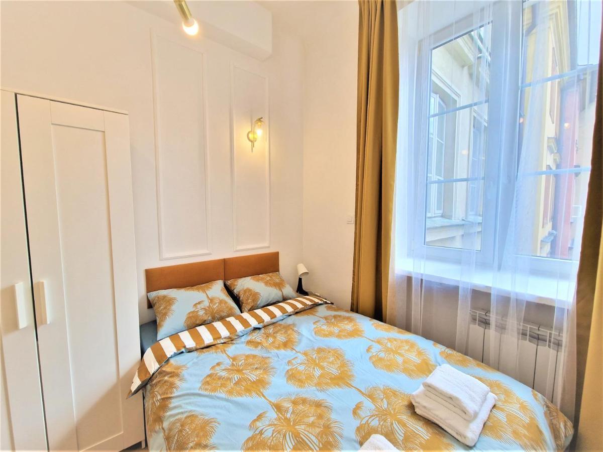 J&W Apartments Swietojanska Rooms วอร์ซอ ภายนอก รูปภาพ