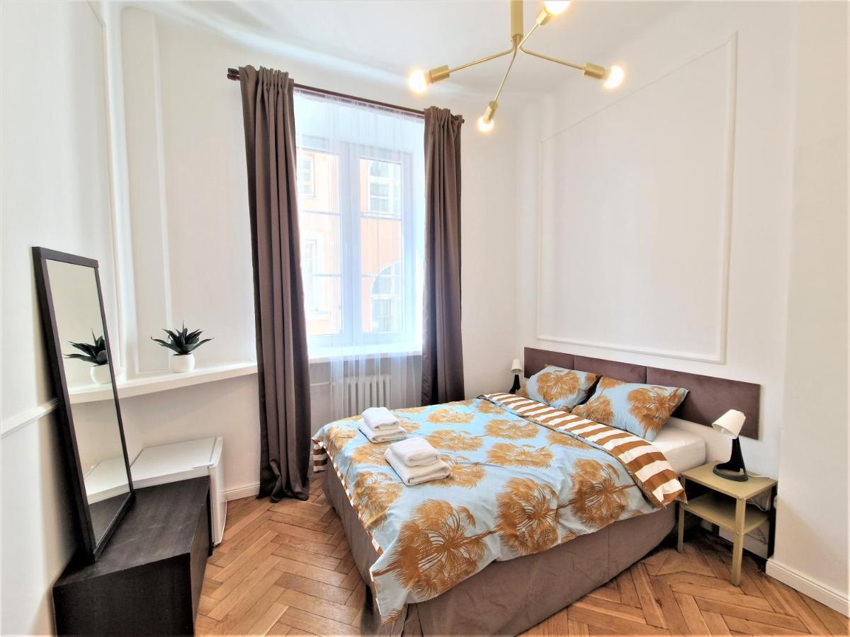 J&W Apartments Swietojanska Rooms วอร์ซอ ภายนอก รูปภาพ