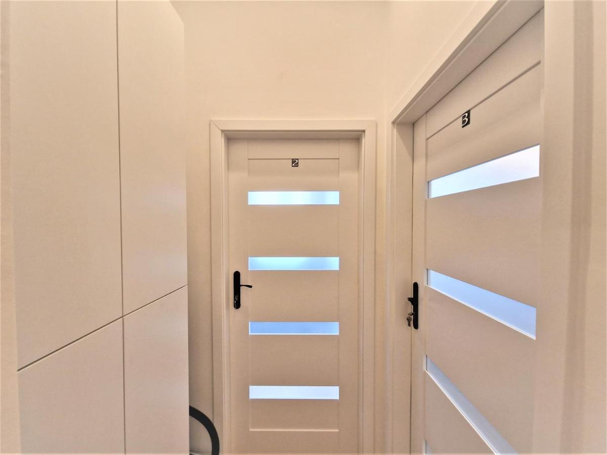 J&W Apartments Swietojanska Rooms วอร์ซอ ภายนอก รูปภาพ