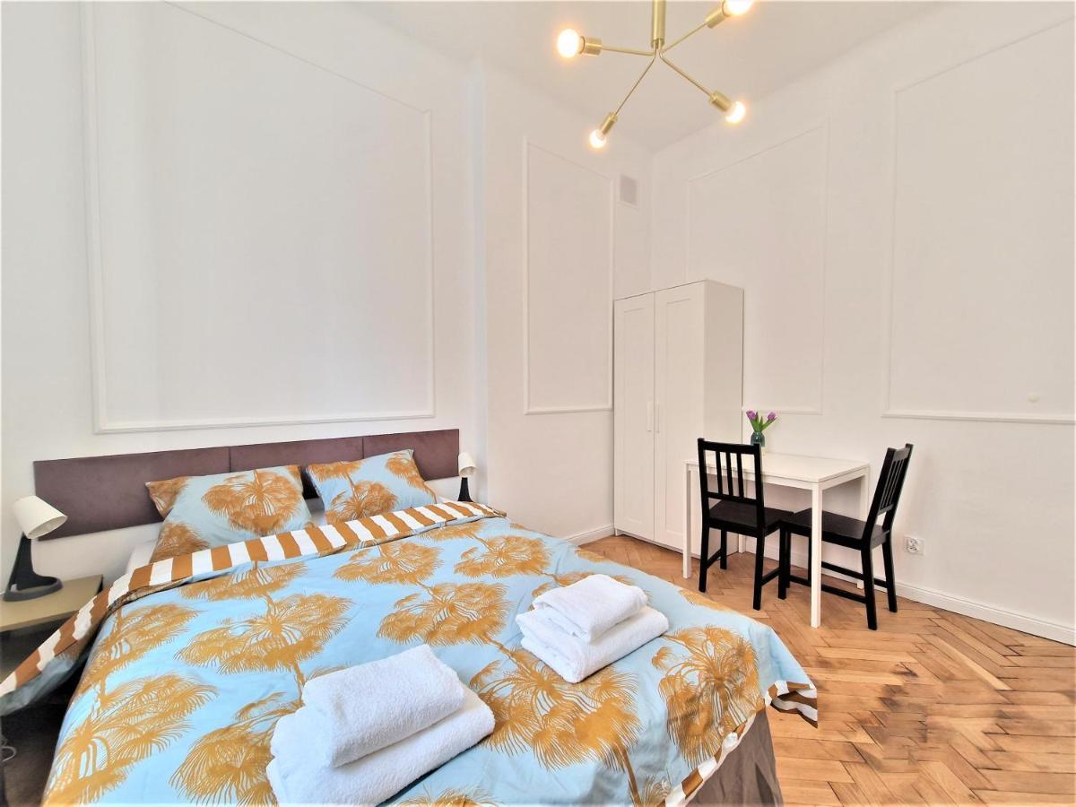 J&W Apartments Swietojanska Rooms วอร์ซอ ภายนอก รูปภาพ
